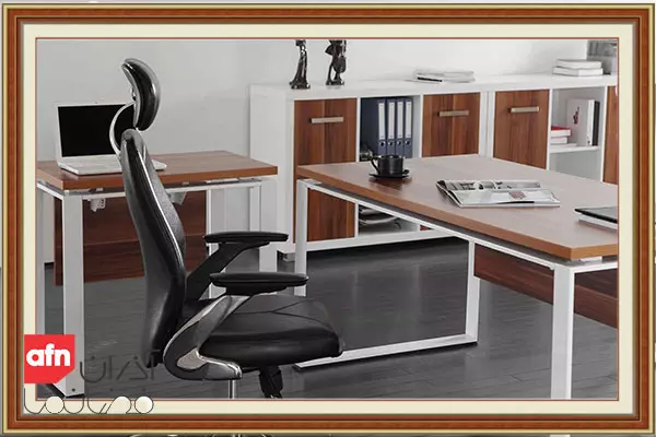 میز و صندلی در مبلمان اداری